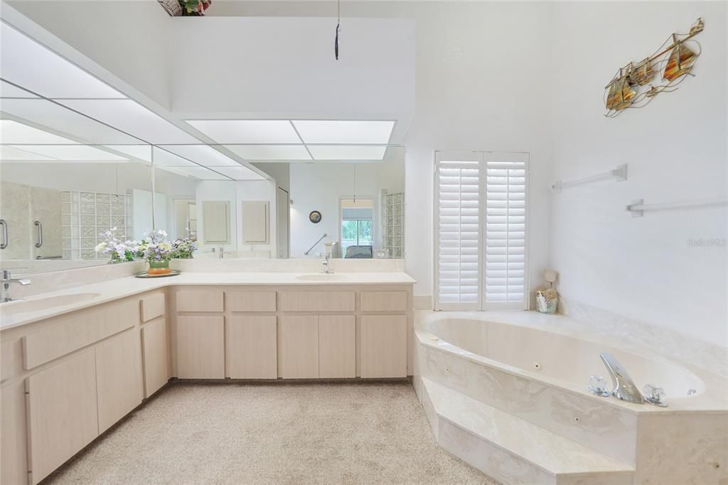 待售: $450,000 (3 贝兹, 2 浴室, 2347 平方英尺)