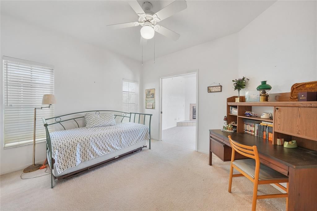 待售: $450,000 (3 贝兹, 2 浴室, 2347 平方英尺)