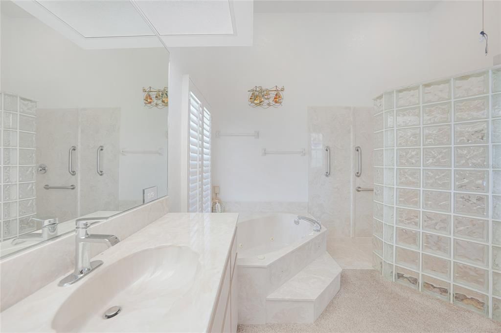 待售: $450,000 (3 贝兹, 2 浴室, 2347 平方英尺)