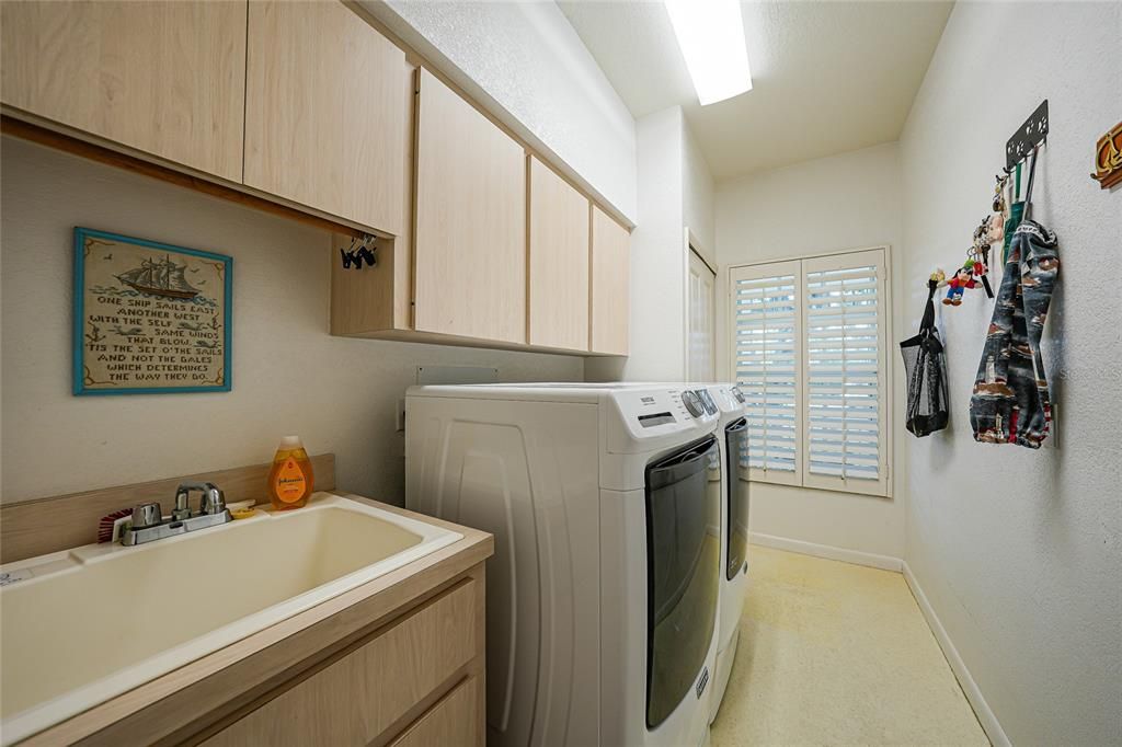 待售: $450,000 (3 贝兹, 2 浴室, 2347 平方英尺)