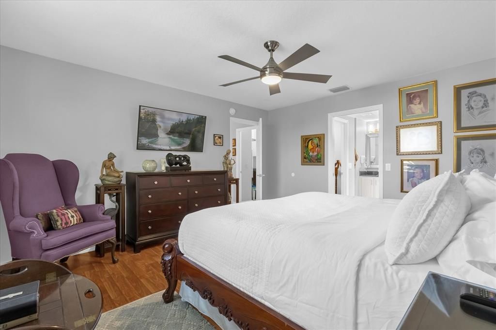 For Sale: $355,000 (3 beds, 2 baths, 1392 Square Feet)