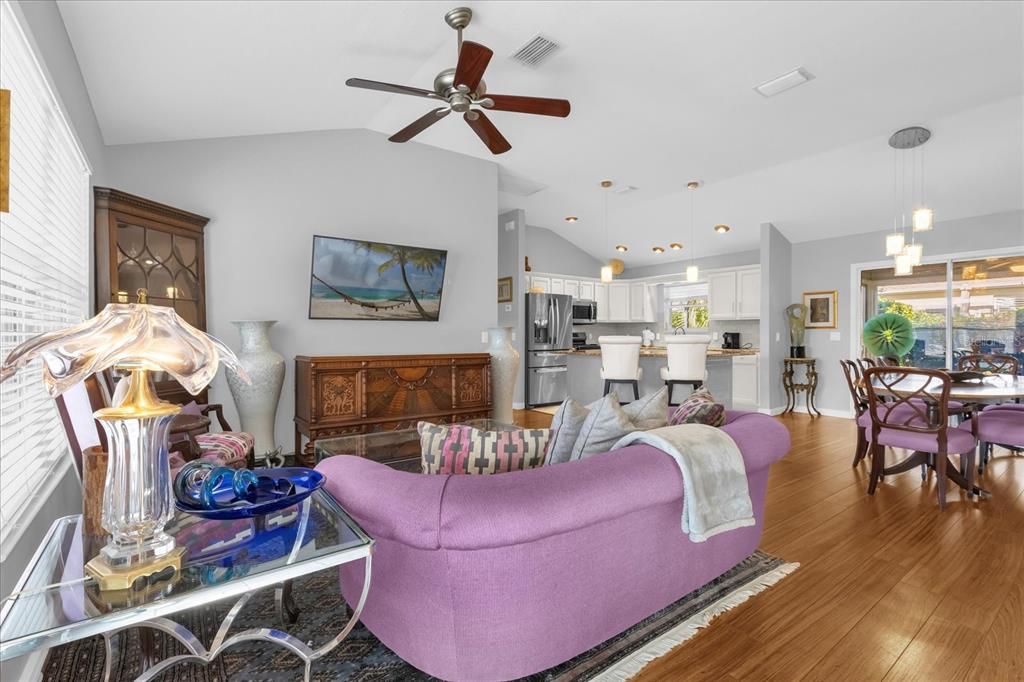 For Sale: $355,000 (3 beds, 2 baths, 1392 Square Feet)