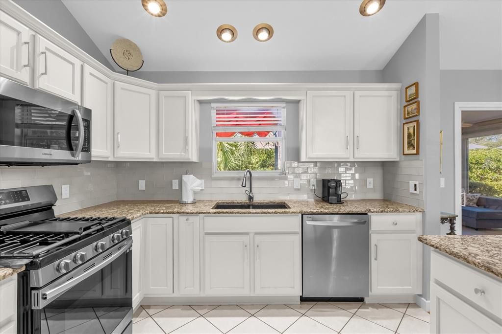 For Sale: $355,000 (3 beds, 2 baths, 1392 Square Feet)