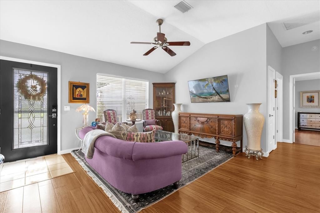 For Sale: $355,000 (3 beds, 2 baths, 1392 Square Feet)