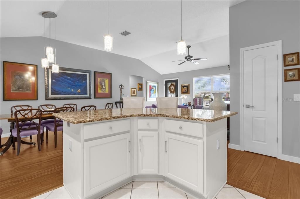 For Sale: $355,000 (3 beds, 2 baths, 1392 Square Feet)