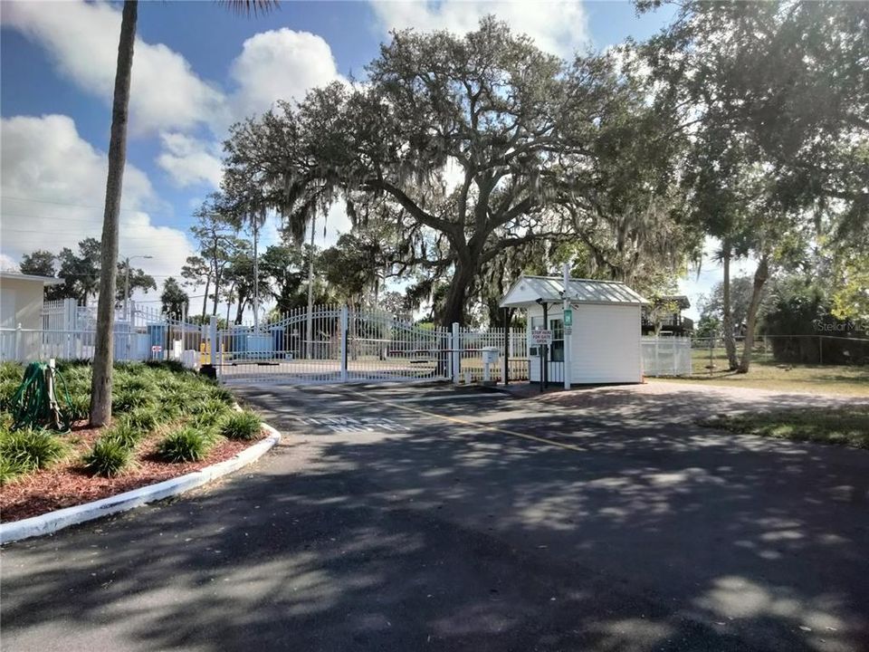 For Sale: $210,000 (2 beds, 2 baths, 1056 Square Feet)