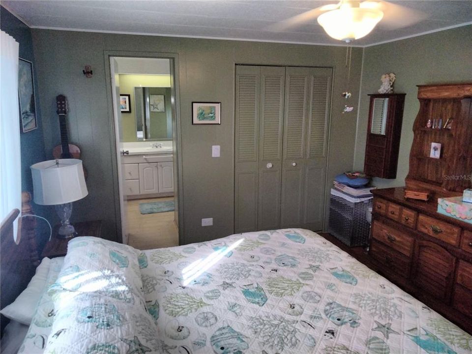 For Sale: $210,000 (2 beds, 2 baths, 1056 Square Feet)