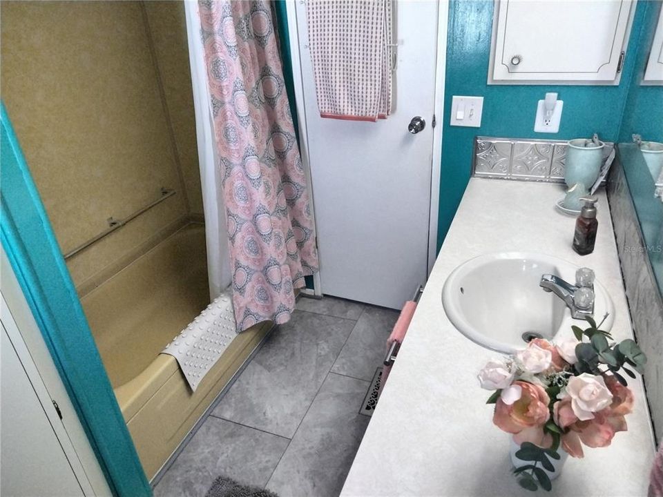 For Sale: $210,000 (2 beds, 2 baths, 1056 Square Feet)