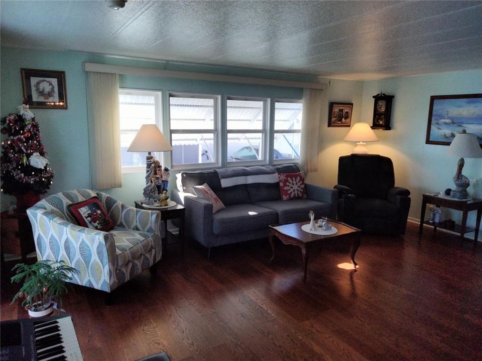 For Sale: $210,000 (2 beds, 2 baths, 1056 Square Feet)