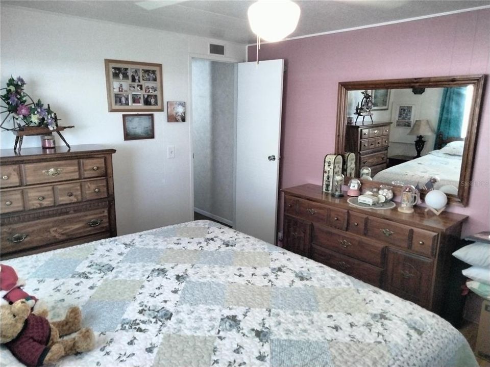 For Sale: $210,000 (2 beds, 2 baths, 1056 Square Feet)