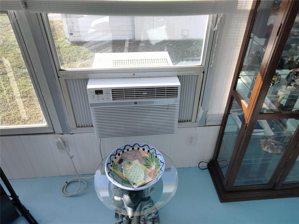 For Sale: $210,000 (2 beds, 2 baths, 1056 Square Feet)