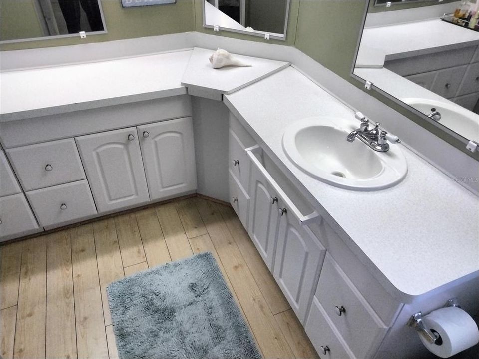 For Sale: $210,000 (2 beds, 2 baths, 1056 Square Feet)