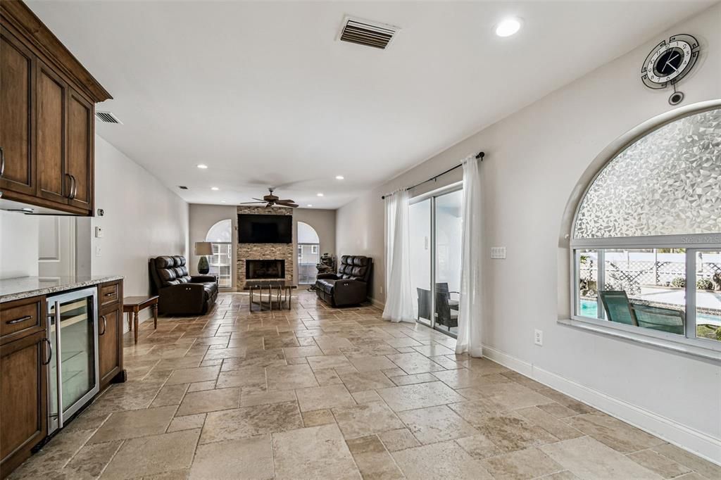 En Venta: $844,500 (4 camas, 3 baños, 2762 Pies cuadrados)