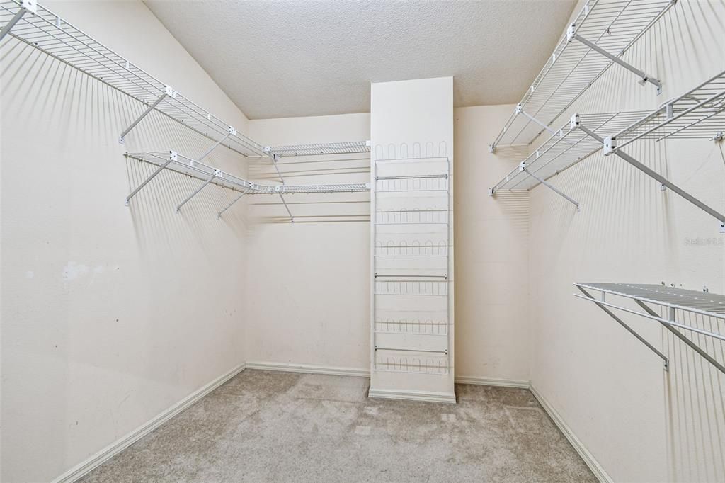 En Venta: $844,500 (4 camas, 3 baños, 2762 Pies cuadrados)