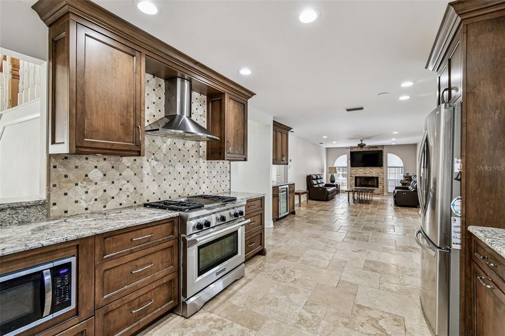 En Venta: $844,500 (4 camas, 3 baños, 2762 Pies cuadrados)