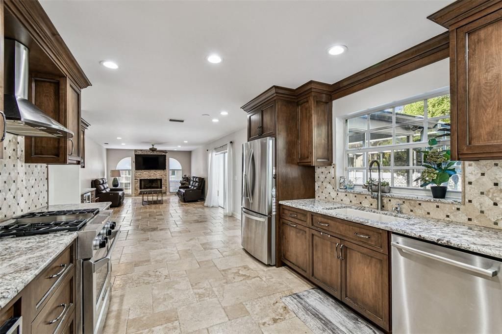 En Venta: $844,500 (4 camas, 3 baños, 2762 Pies cuadrados)