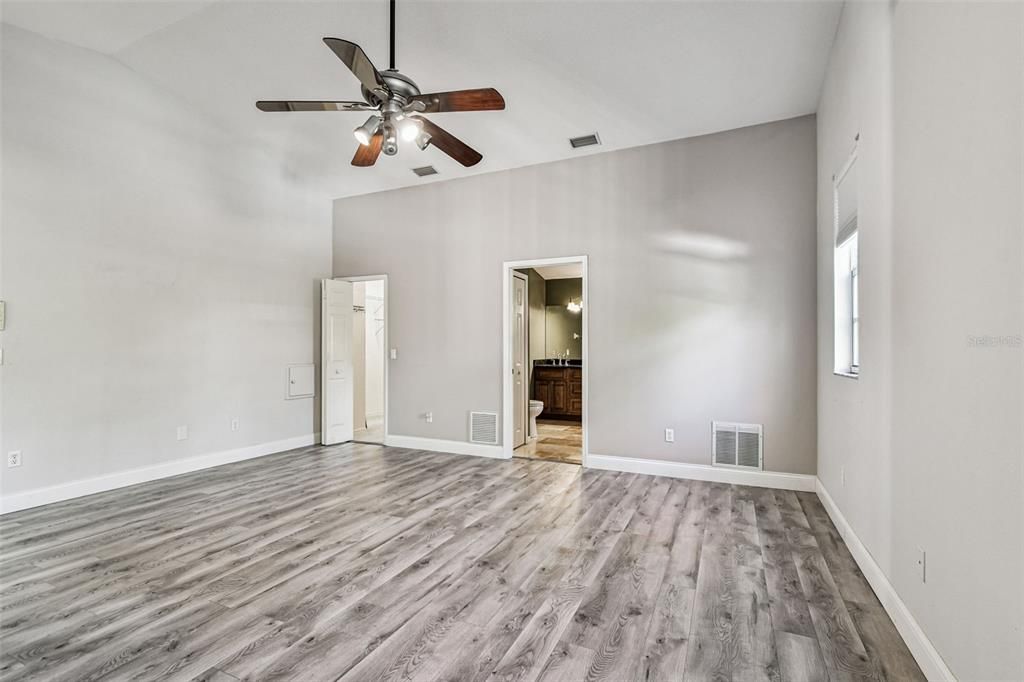 En Venta: $844,500 (4 camas, 3 baños, 2762 Pies cuadrados)