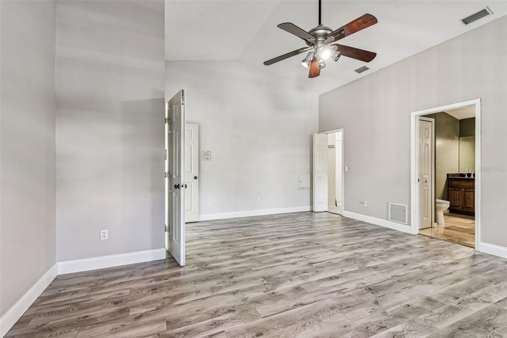 En Venta: $844,500 (4 camas, 3 baños, 2762 Pies cuadrados)