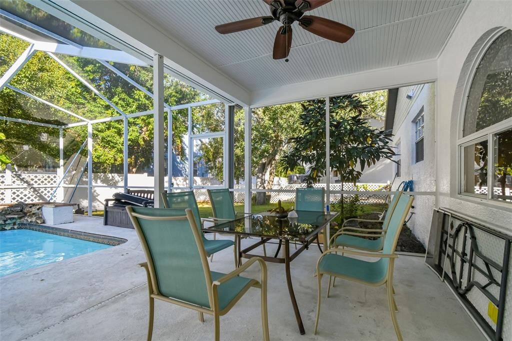 En Venta: $844,500 (4 camas, 3 baños, 2762 Pies cuadrados)