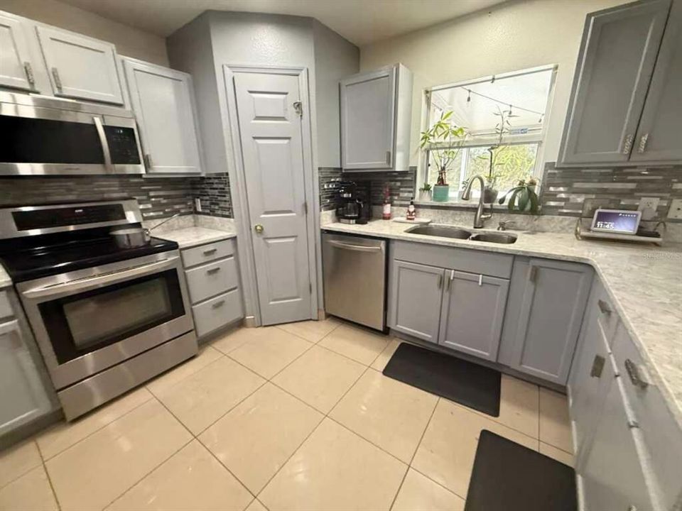 На продажу: $359,000 (5 спален, 2 ванн, 2797 Квадратных фут)