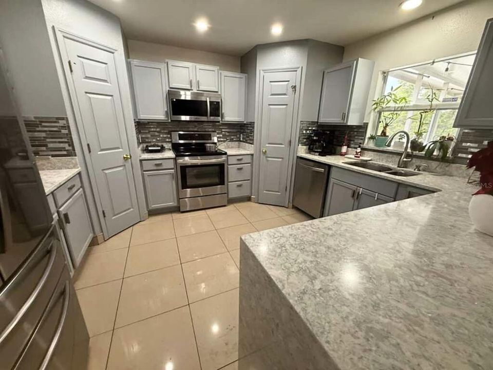 На продажу: $359,000 (5 спален, 2 ванн, 2797 Квадратных фут)