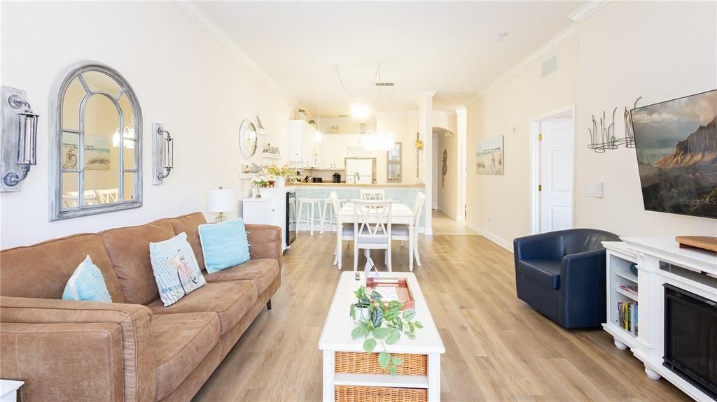 For Sale: $214,000 (2 beds, 2 baths, 1173 Square Feet)