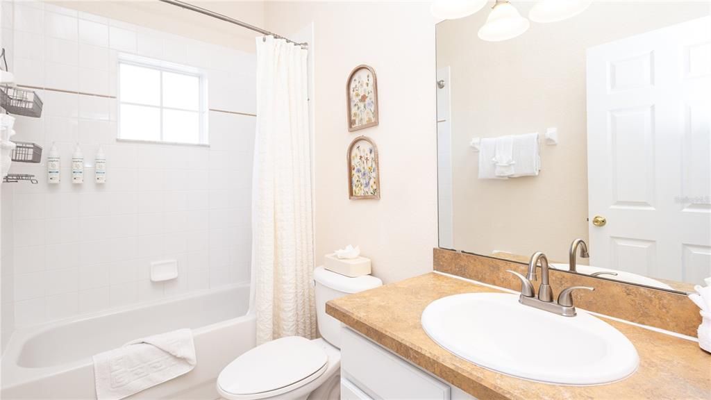 For Sale: $214,000 (2 beds, 2 baths, 1173 Square Feet)