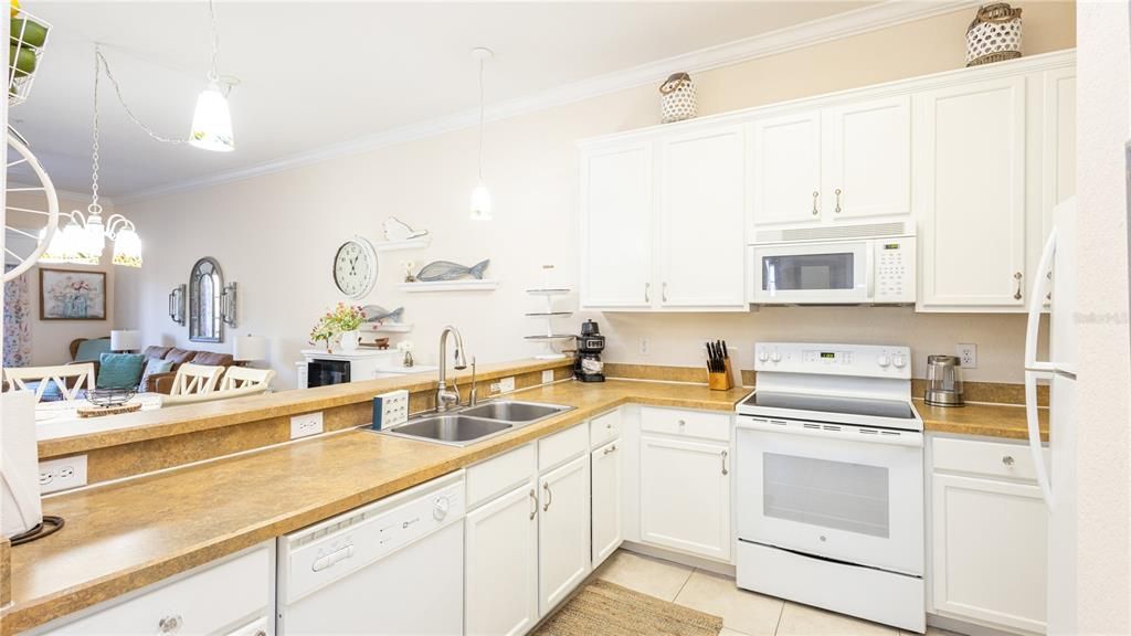 For Sale: $214,000 (2 beds, 2 baths, 1173 Square Feet)