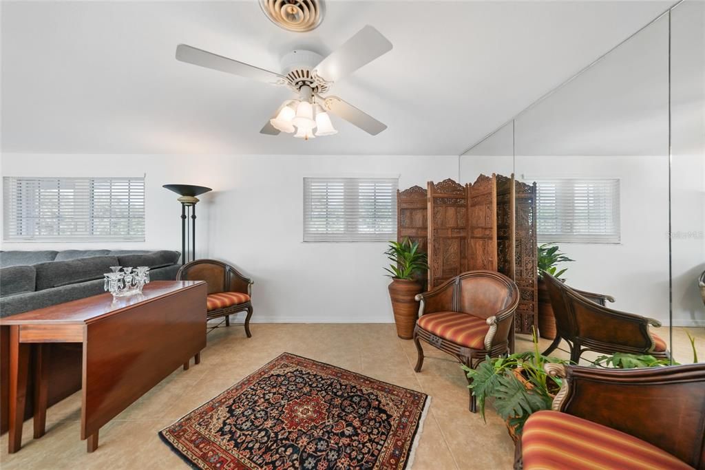 En Venta: $897,000 (2 camas, 3 baños, 1333 Pies cuadrados)