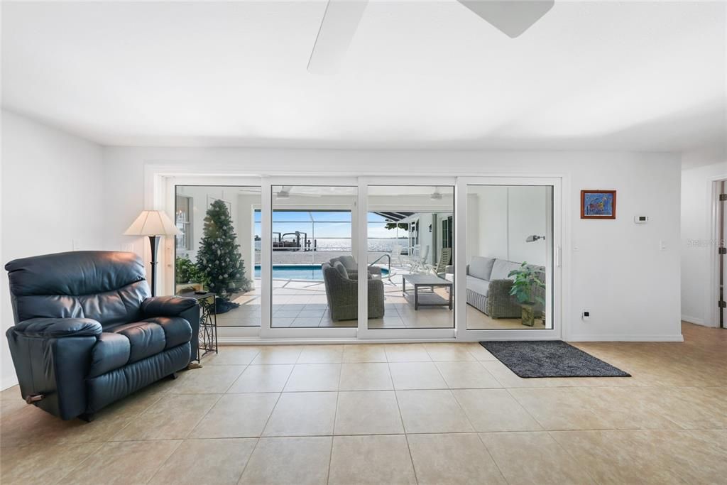 En Venta: $897,000 (2 camas, 3 baños, 1333 Pies cuadrados)