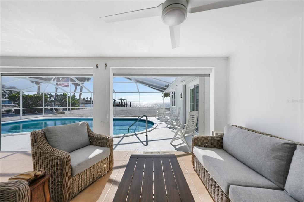 En Venta: $897,000 (2 camas, 3 baños, 1333 Pies cuadrados)