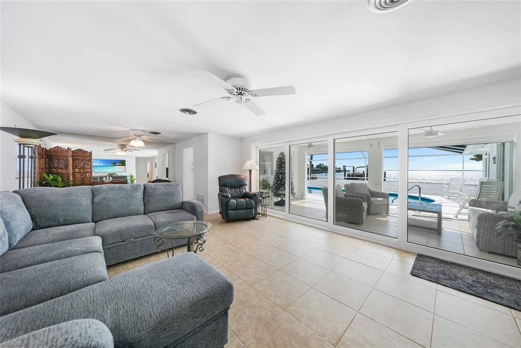 En Venta: $897,000 (2 camas, 3 baños, 1333 Pies cuadrados)