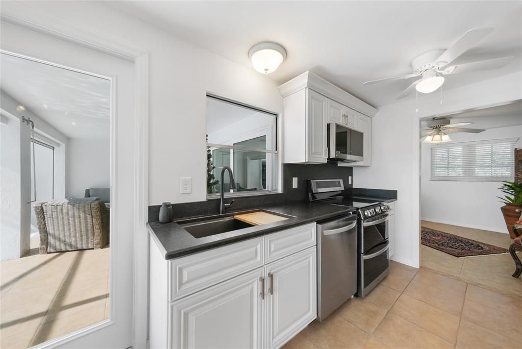 En Venta: $897,000 (2 camas, 3 baños, 1333 Pies cuadrados)