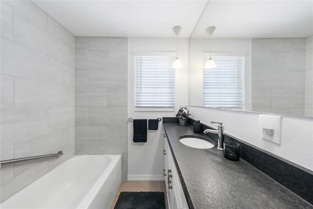 En Venta: $897,000 (2 camas, 3 baños, 1333 Pies cuadrados)