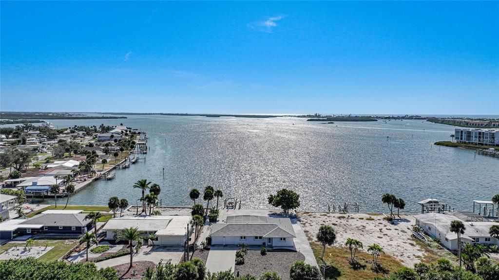 En Venta: $897,000 (2 camas, 3 baños, 1333 Pies cuadrados)