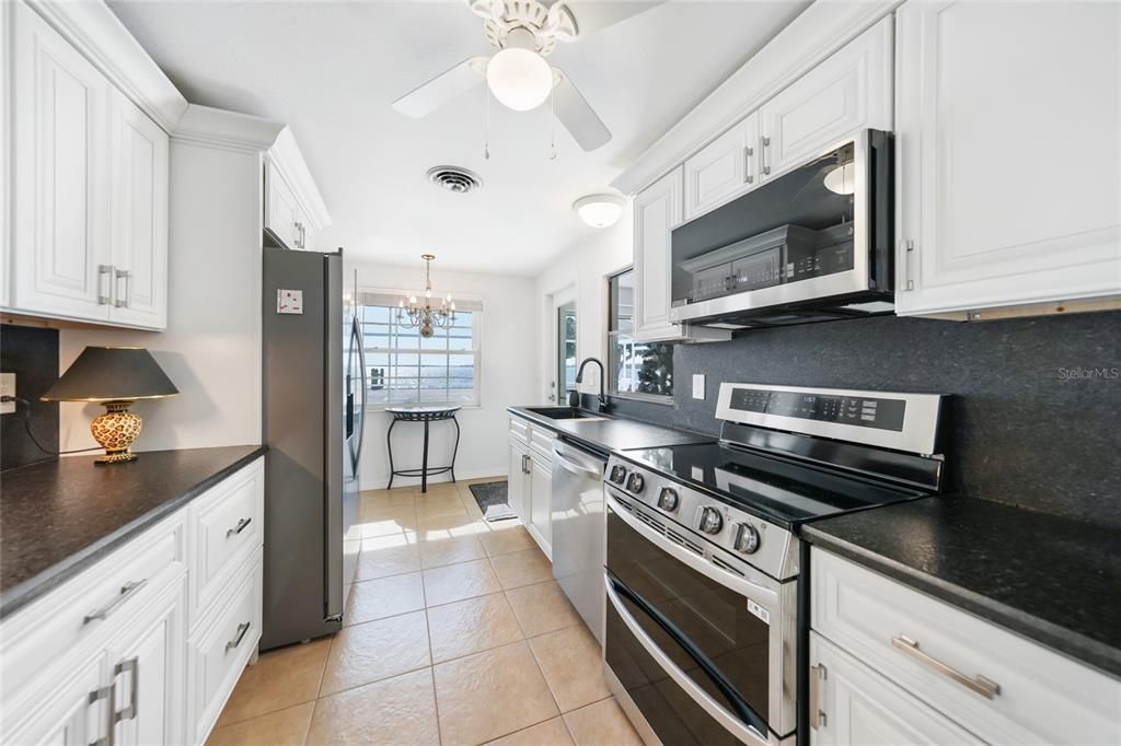 En Venta: $897,000 (2 camas, 3 baños, 1333 Pies cuadrados)