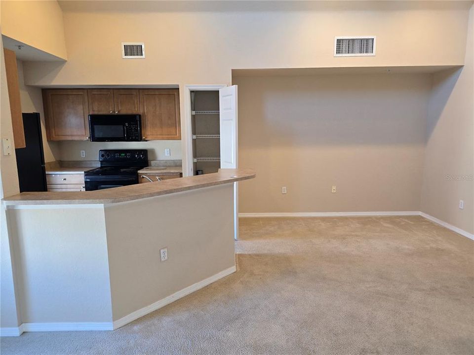 待售: $240,000 (2 贝兹, 2 浴室, 1316 平方英尺)