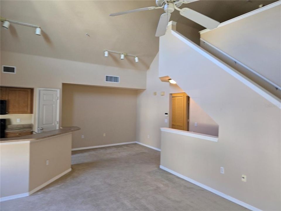 待售: $240,000 (2 贝兹, 2 浴室, 1316 平方英尺)