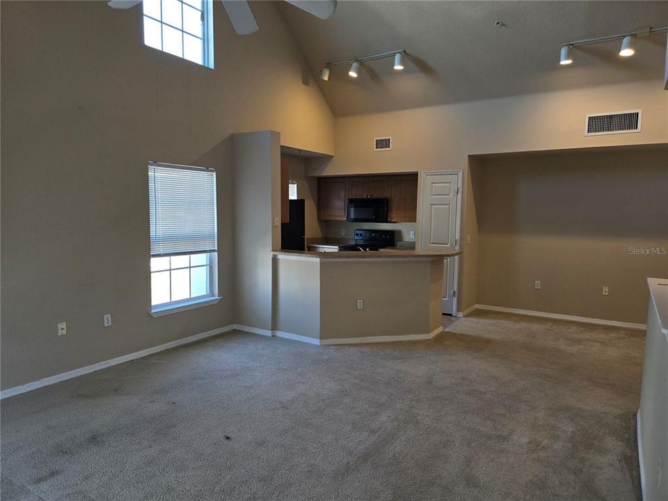 待售: $240,000 (2 贝兹, 2 浴室, 1316 平方英尺)