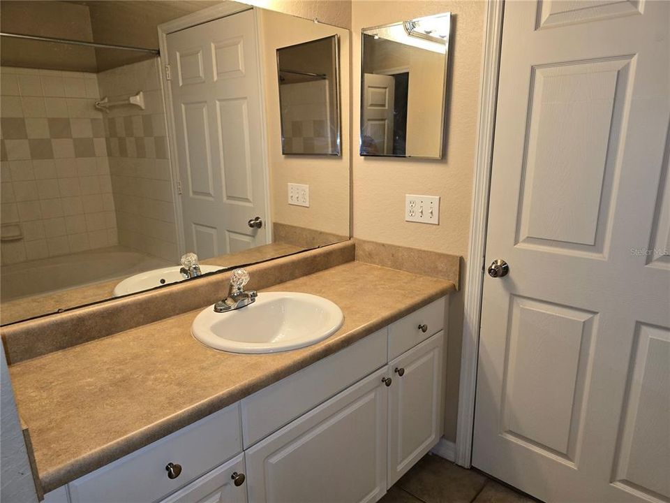 待售: $240,000 (2 贝兹, 2 浴室, 1316 平方英尺)