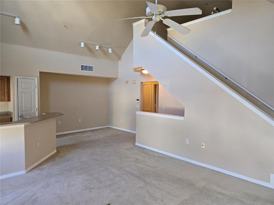 待售: $240,000 (2 贝兹, 2 浴室, 1316 平方英尺)