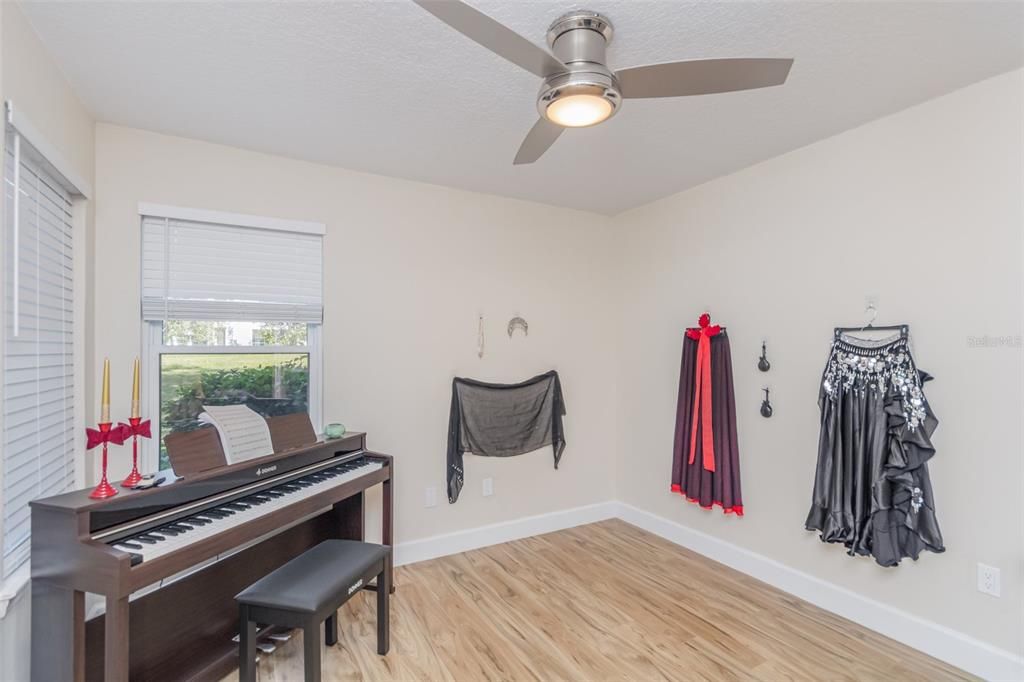 En Venta: $205,000 (3 camas, 2 baños, 1103 Pies cuadrados)