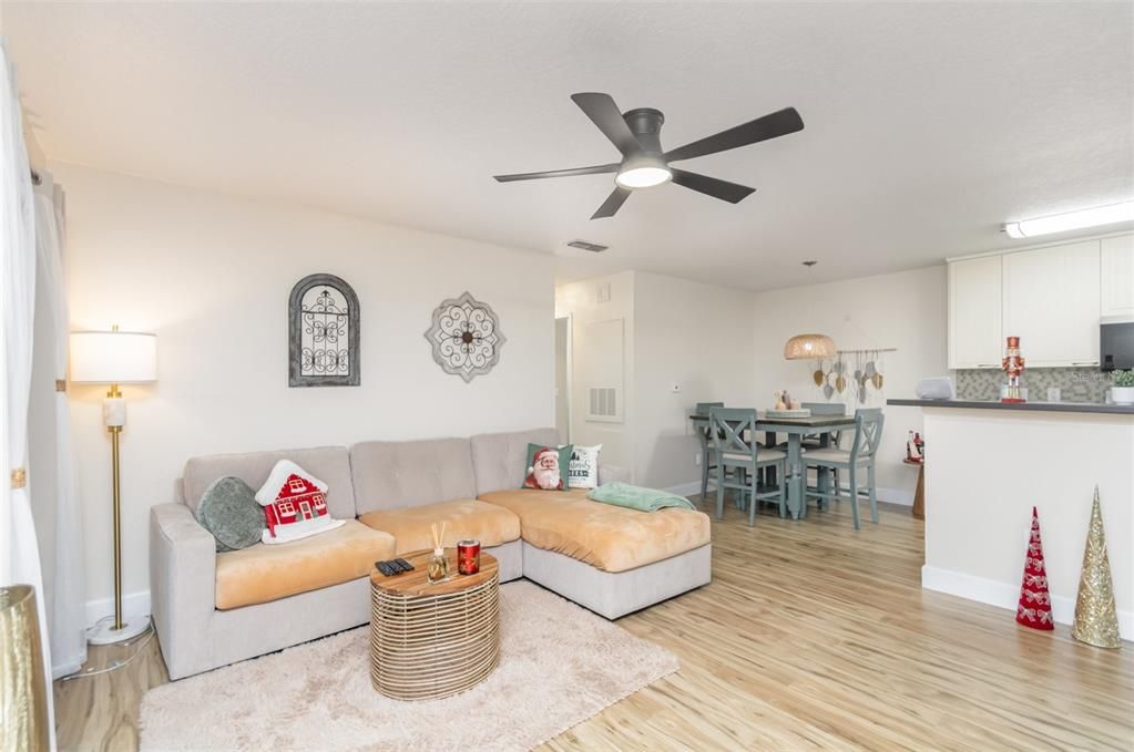 En Venta: $205,000 (3 camas, 2 baños, 1103 Pies cuadrados)