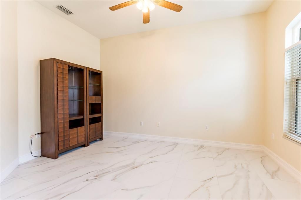 待售: $624,000 (4 贝兹, 3 浴室, 2605 平方英尺)