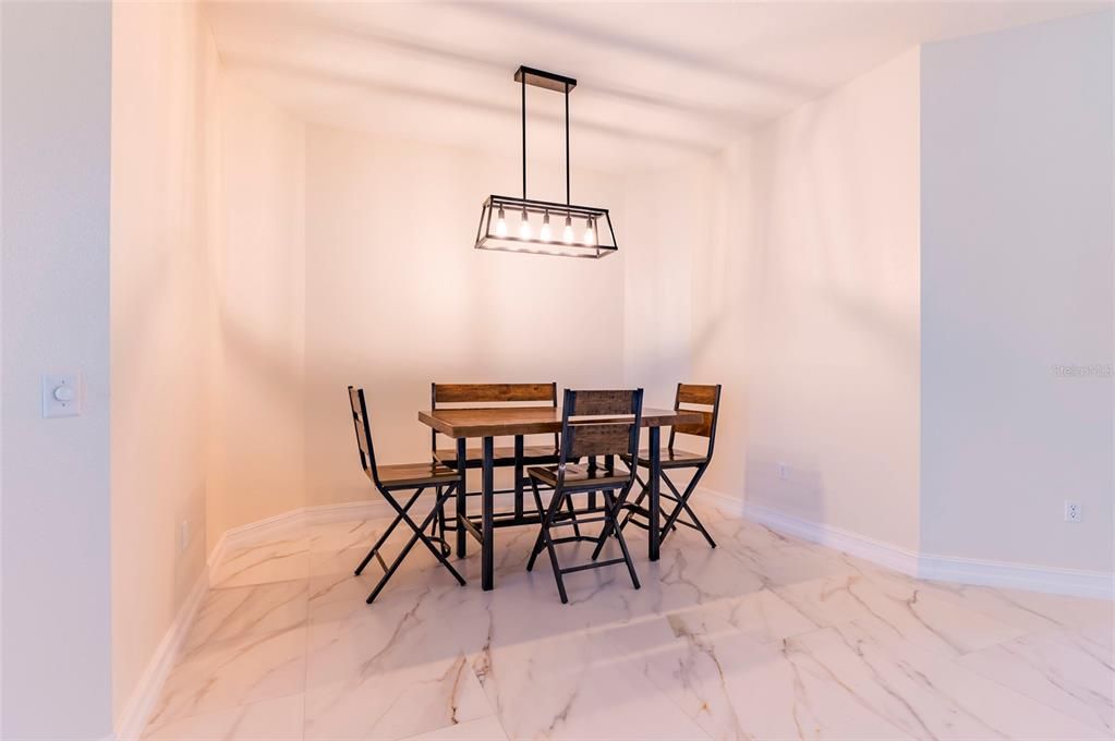 待售: $624,000 (4 贝兹, 3 浴室, 2605 平方英尺)