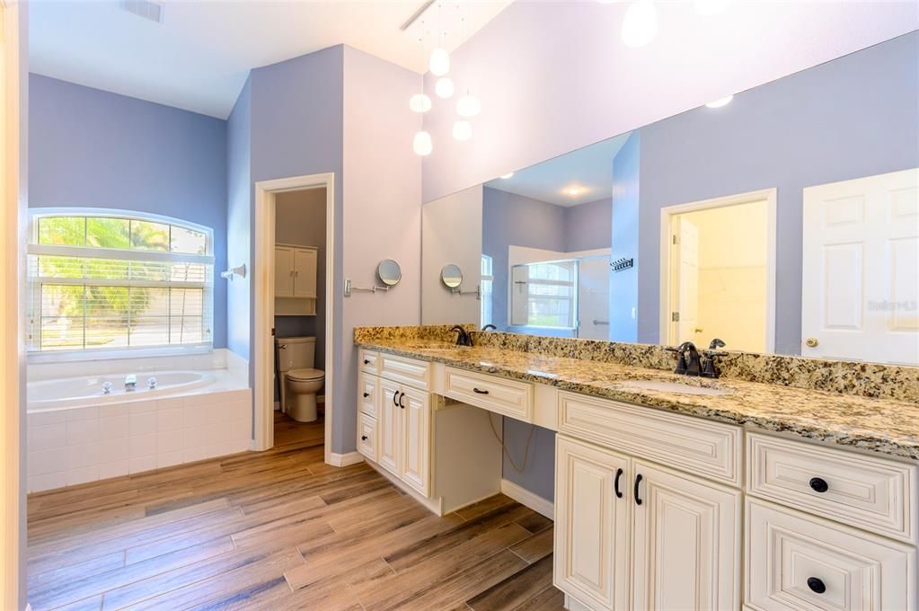 待售: $624,000 (4 贝兹, 3 浴室, 2605 平方英尺)