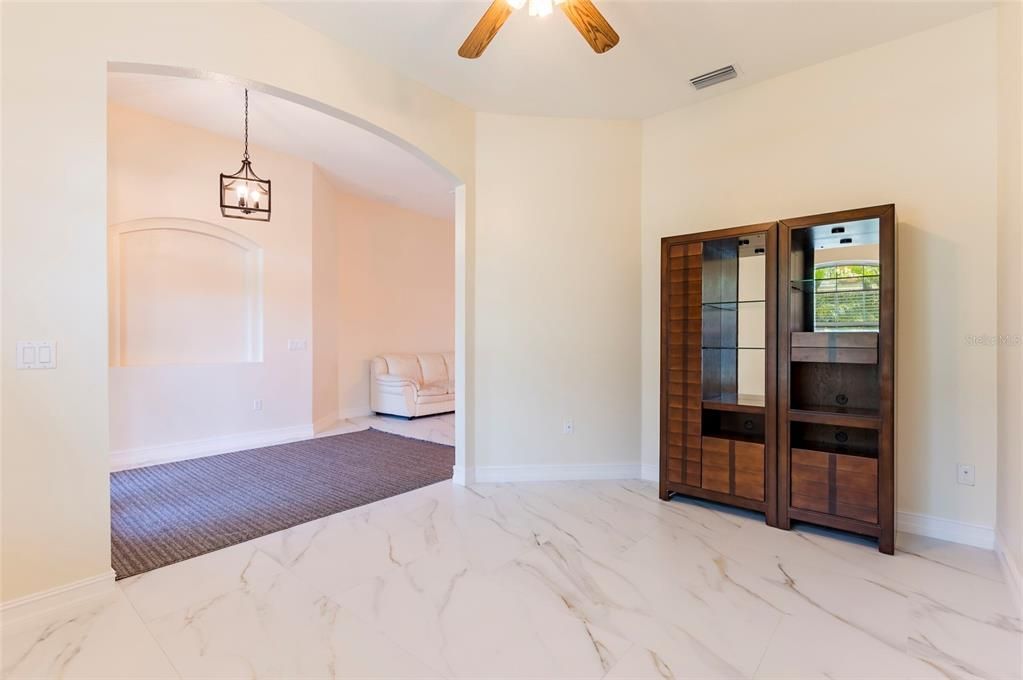 待售: $624,000 (4 贝兹, 3 浴室, 2605 平方英尺)