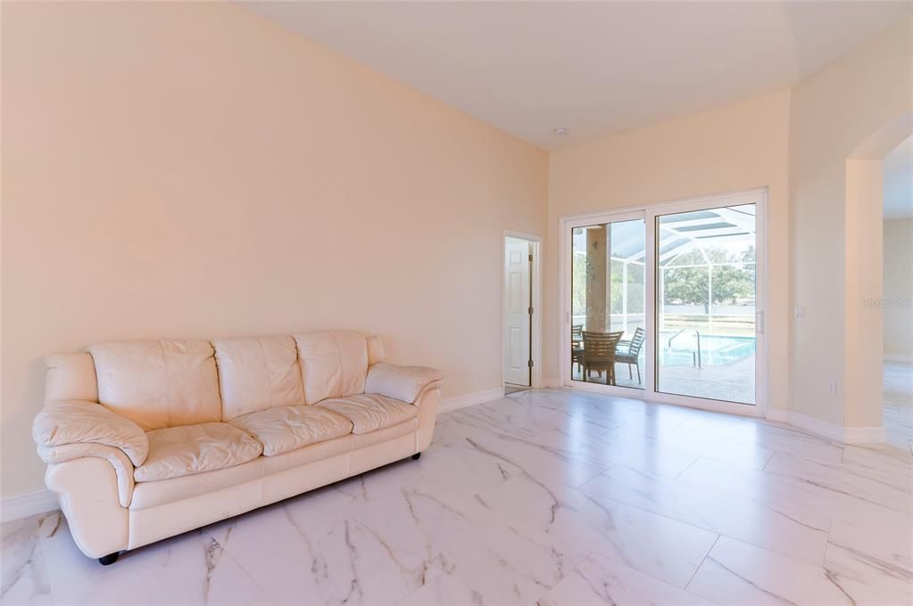 待售: $624,000 (4 贝兹, 3 浴室, 2605 平方英尺)