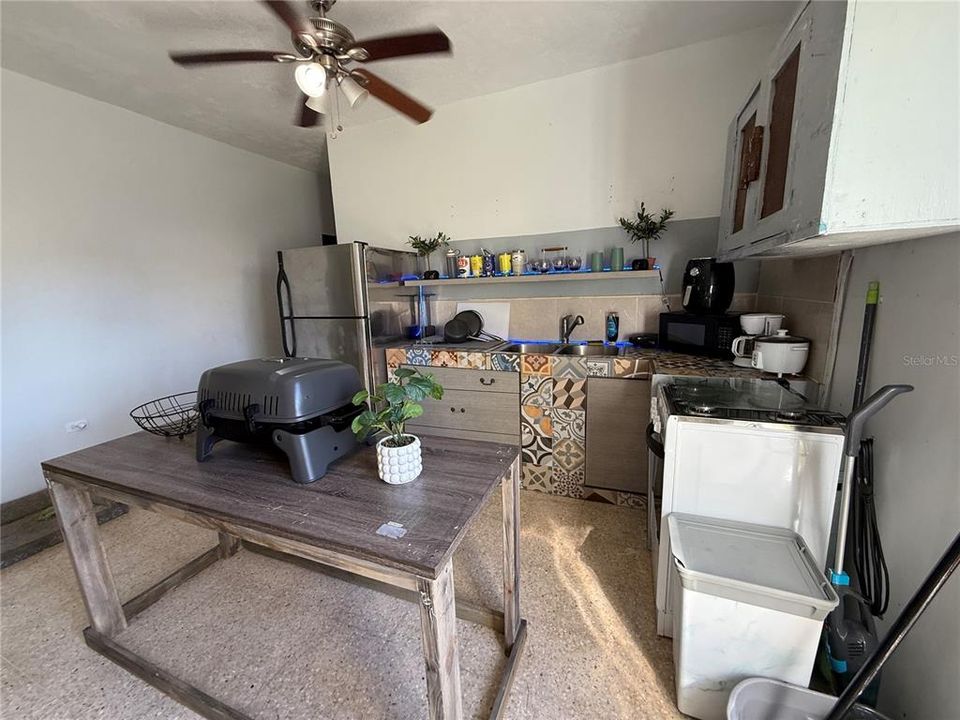 待售: $180,000 (2 贝兹, 2 浴室, 1000 平方英尺)