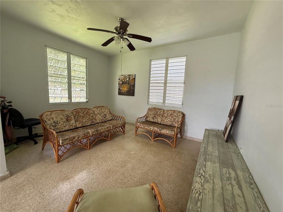 待售: $180,000 (2 贝兹, 2 浴室, 1000 平方英尺)